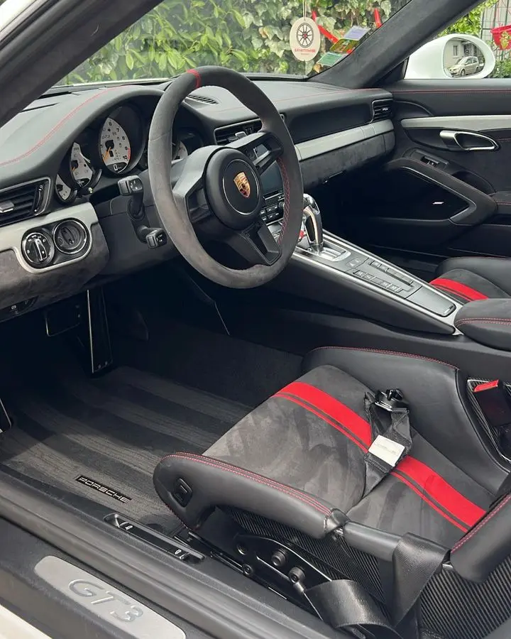 Porsche 911 GT3 après nettoyage